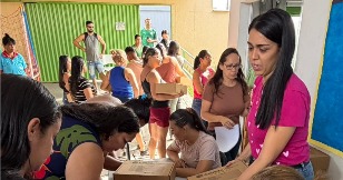 Senador Canedo inicia entrega de kits escolares e reforça compromisso com a educação