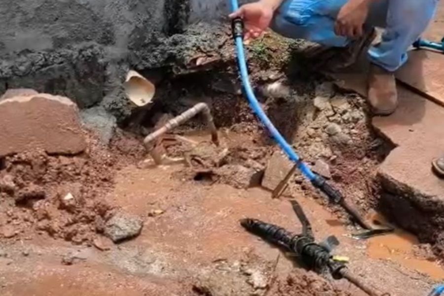 Sanesc alerta para riscos à saúde e multas em ligações clandestinas de água em Senador Canedo