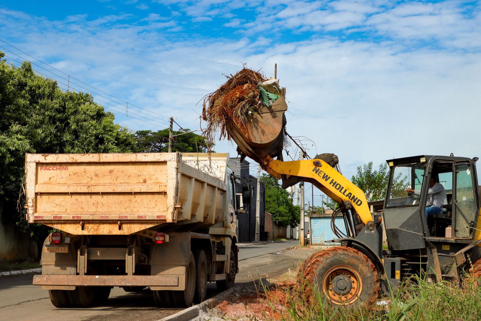 Mutirão da Seinfra leva serviços de infraestrutura ao Nova Morada