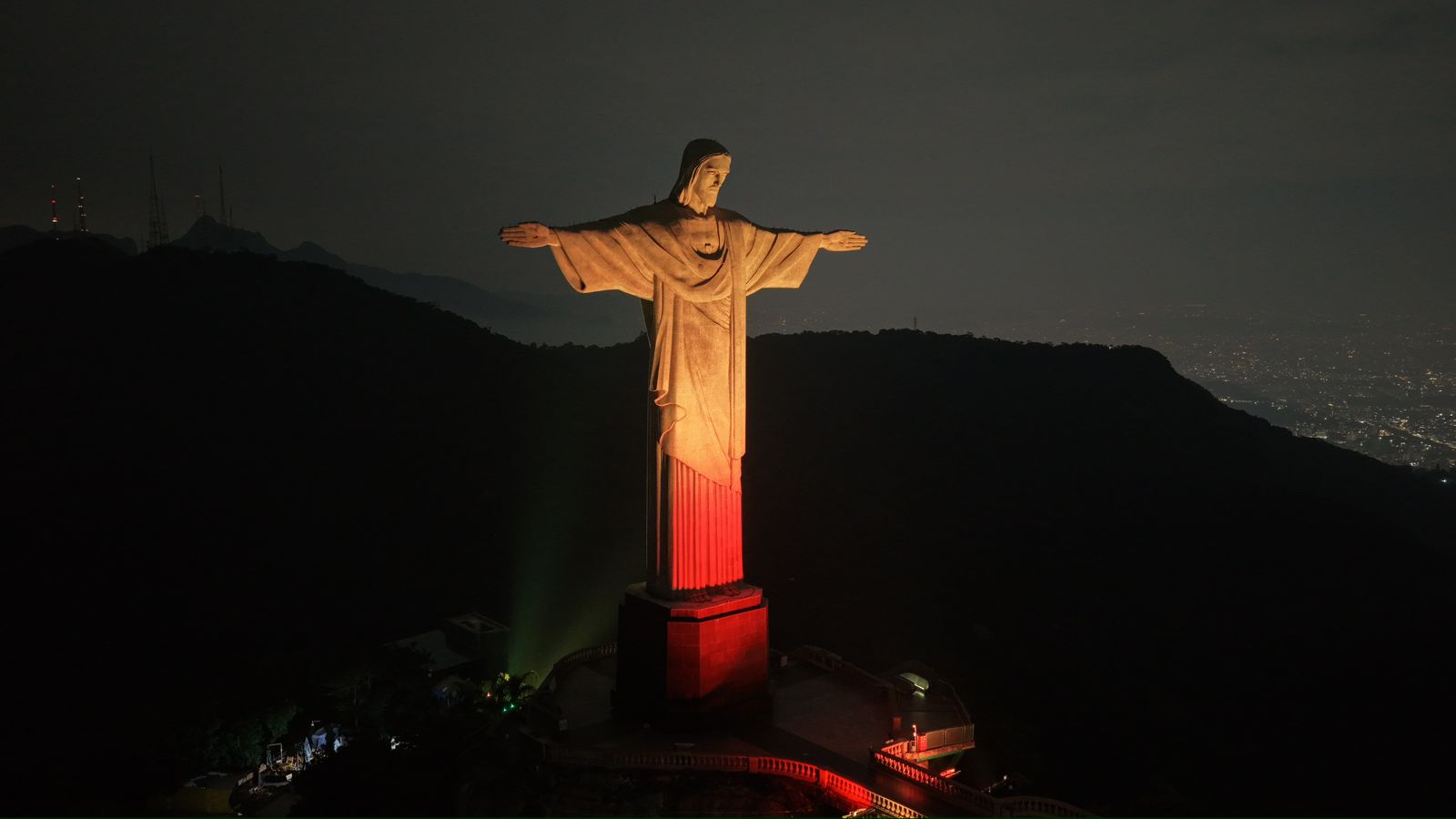 Cristo Redentor ganha cores especiais para anunciar o Totus Tuus Mariae Festival 2026 em homenagem à Nossa Senhora de Guadalupe