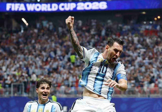 Argentina vira jogo épico contra o Egito, supera pênalti perdido e avança na Copa