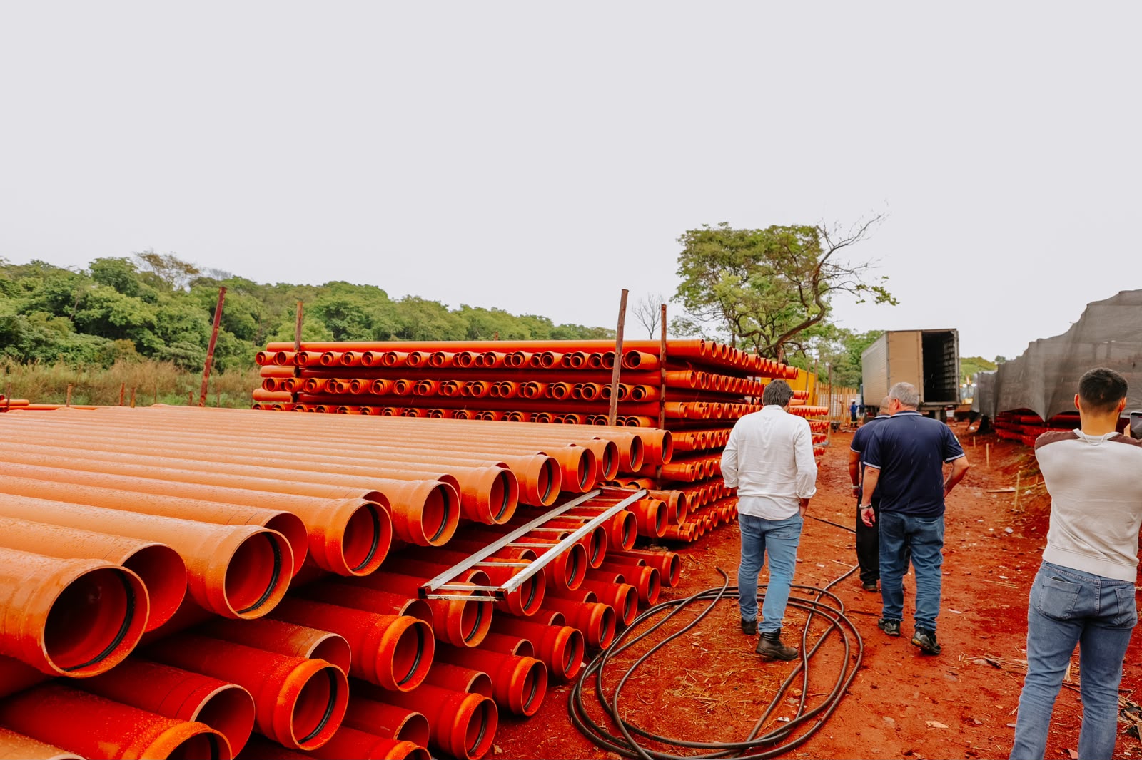 Senador Canedo recebe materiais para ampliar rede de esgoto em dez bairros
