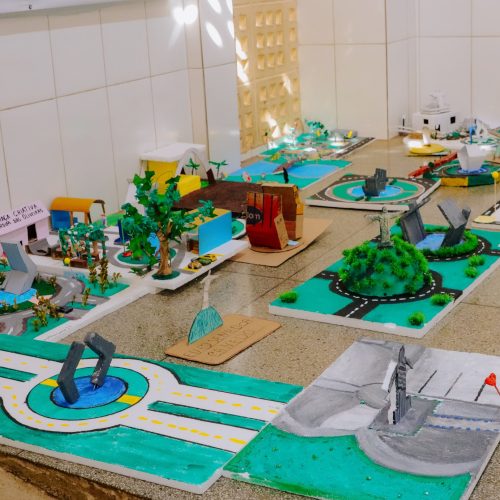 Alunos da Escola Deoclides Alves dos Santos criam maquetes inspiradas em pontos turísticos de Senador Canedo
