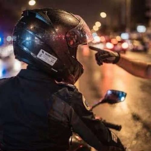Uso irregular do capacete gera mais de 2,3 mil multas em Goiânia; veja os erros mais comuns
